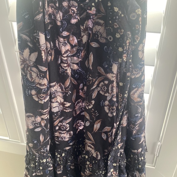 Beautiful floral midi dress  from Everve worn once - Picture 6 of 6